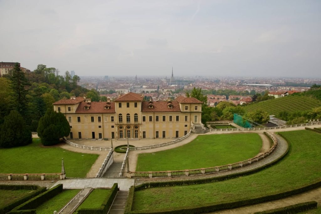 Widok na Villa della regina w Turynie i panorama miasta